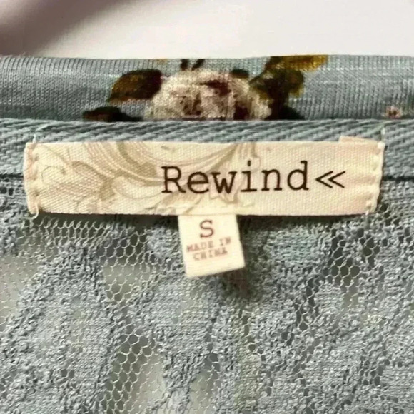 Rewind Floral Lace V-Neck Top Size Small - Picture 2 of 4